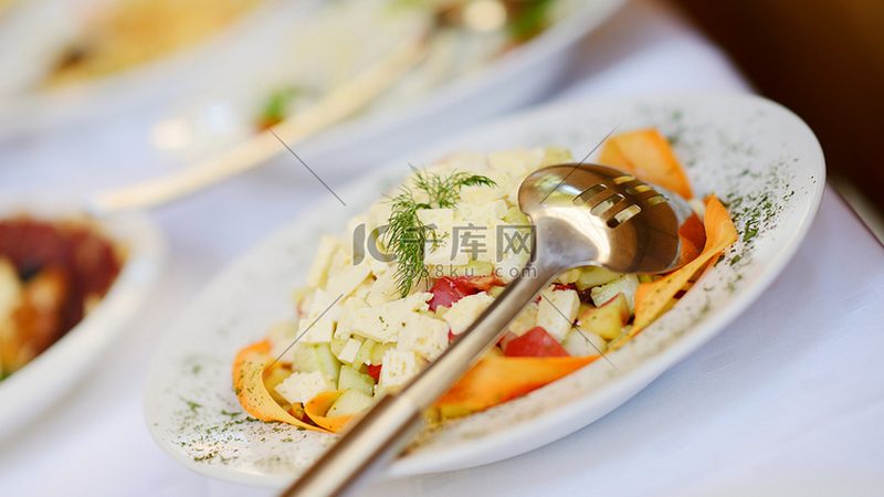 行业现状：竞争激烈，价格战频发